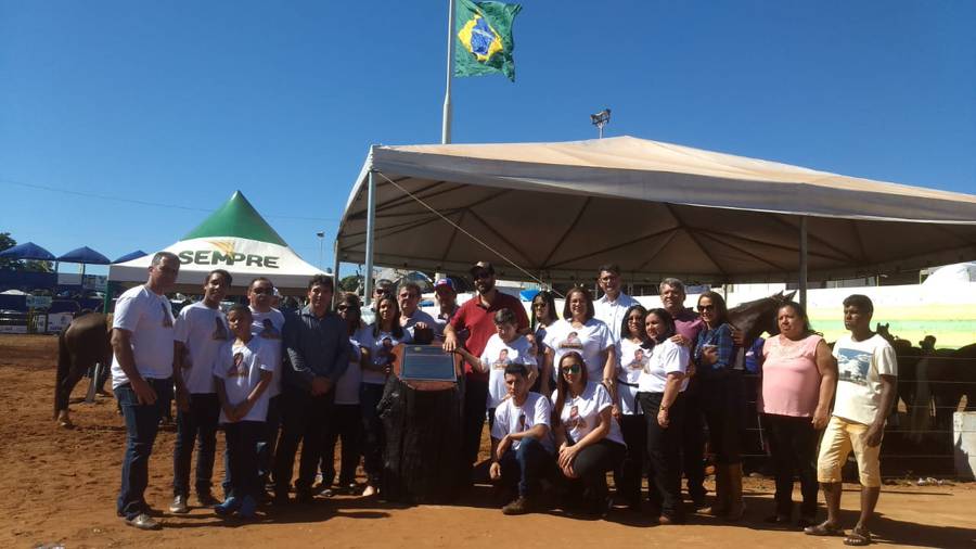 A homenagem ao saudoso Zé Viola foi acompanhada por dezenas de pessoas (Foto: Divulgação)