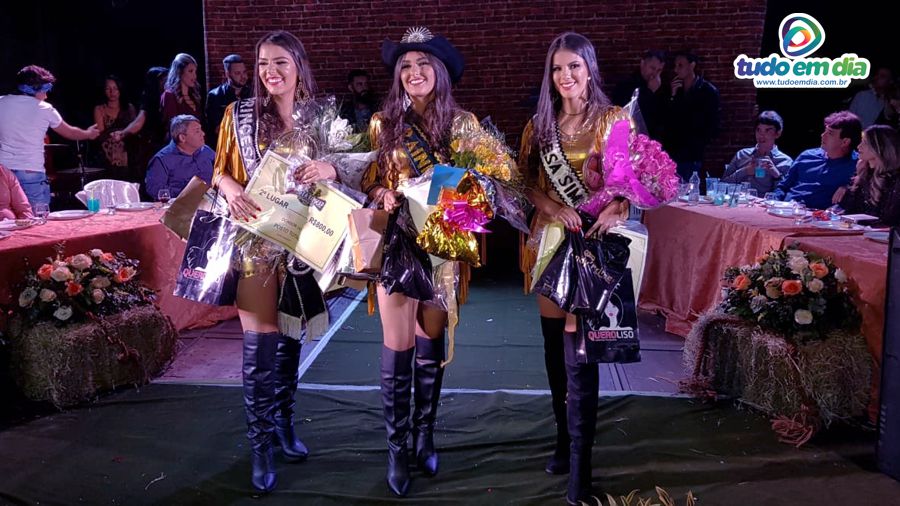 (esq) Maria Clara (2º lugar), Monielen Vilarinho (1º Lugar) e Débora Camargo (3ª colocada) (Foto: Paulo Braga/Tudo Em Dia) Maravilhosas! E como havíamos previsto, foi muito apertada a decisão. Parabéns Monielen Vilarinho!