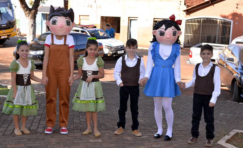  Os  'Patrimoninho' e 'Culturinha' acompanhados durante evento em Canápolis (Foto: Divulgação)  