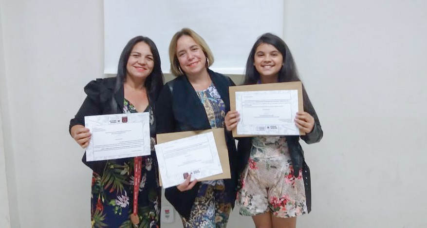 (esq) Professora Janete, professora Luciana e a aluna Ana Carla (Foto: Divulgação)