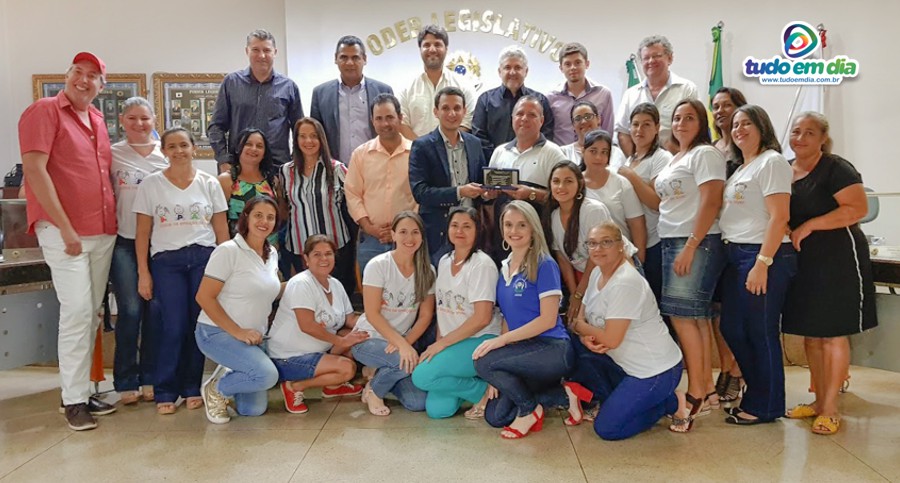 Equipe da APAE/Ensino Especial recebe homenagem na Câmara Municipal de Capinópolis (Foto: Paulo Braga / Tudo Em Dia)