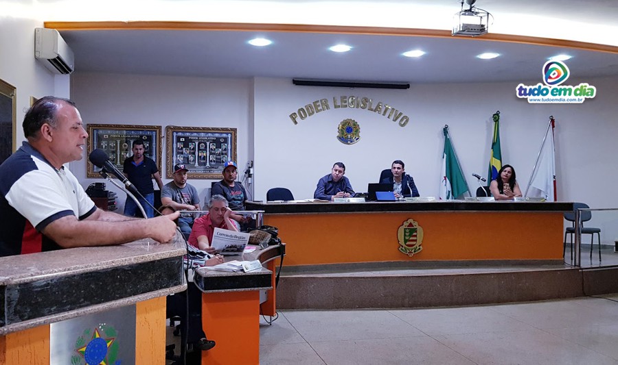 Valdeci Ferreira, direto da APAE, durante pronunciamento na Câmara Municipal de Capinópolis (Foto: Paulo Braga / Tudo Em Dia)