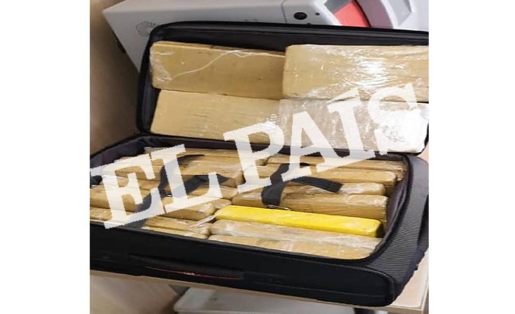 Maleta com a cocaína encontrada com o militar da comitiva de Bolsonaro