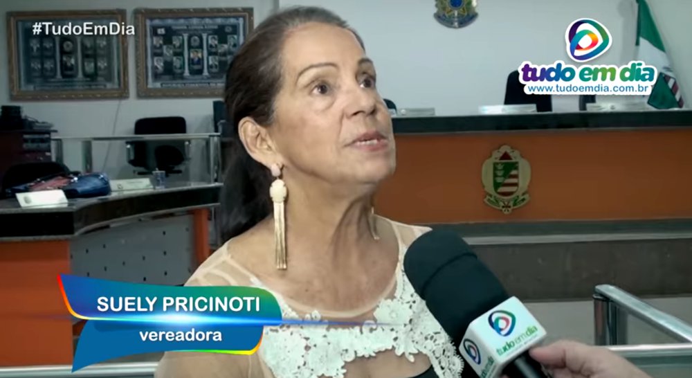 Suely Pricinoti fala sobre emenda parlamentar que liberou ares condicionados à escola em Capinópolis
