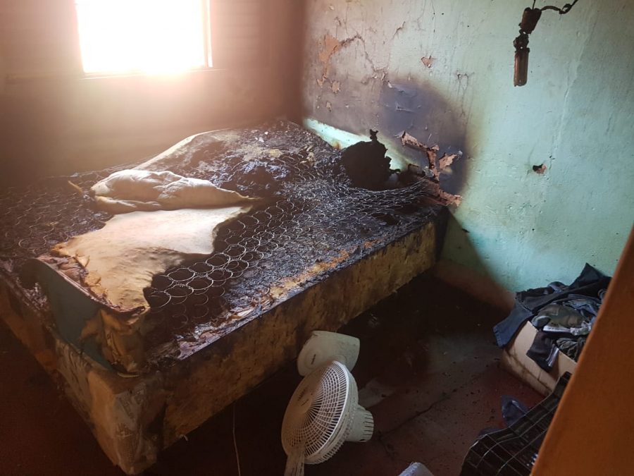 Incêndio destrói parte de residência no Novo Mundo em Ituiutaba
