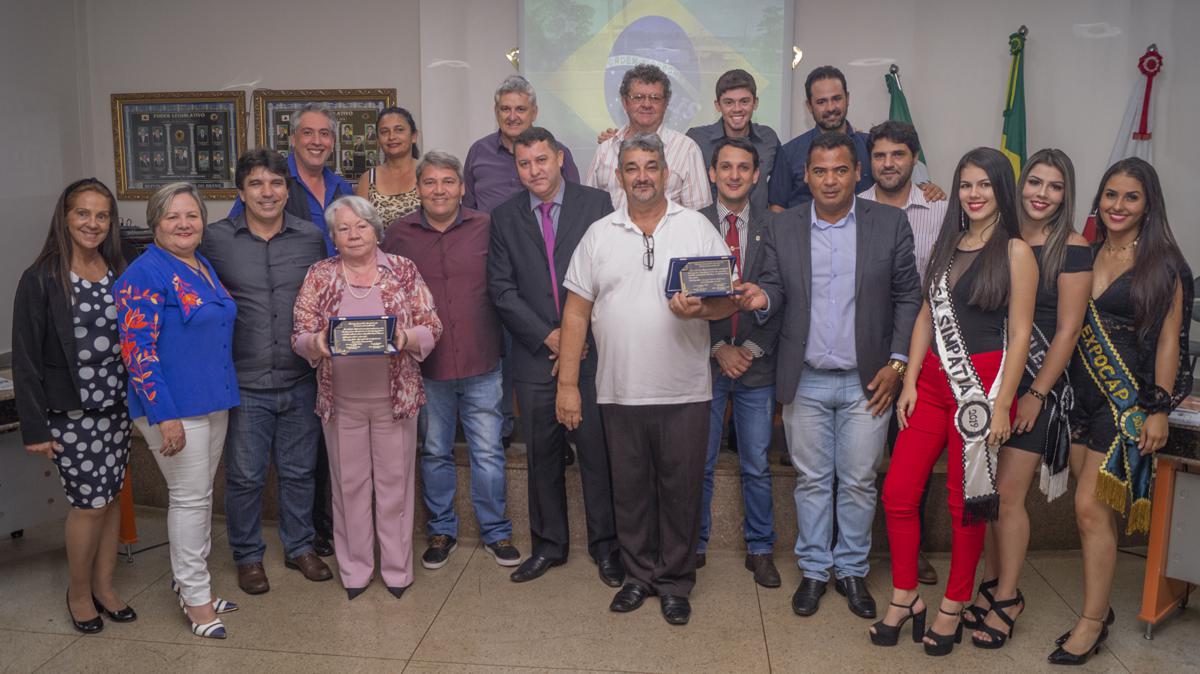 Autoras do Hino de Capinópolis e Banda Santa Cecília recebem homenagem