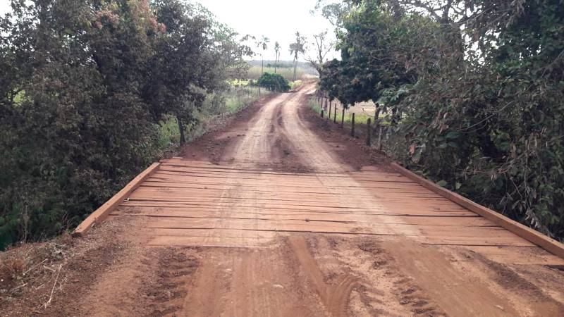 Ponte na região do'Córrego do Queixada' em Capinópolis (Foto: Gilson Nunes)