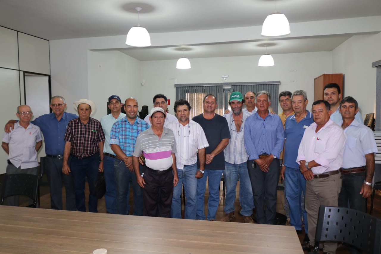 Reunião entre colaboradores e produtores rurais define rumos do SIPRI