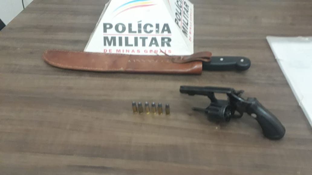 Dois suspeitos são presos com arma de fogo em Centralina