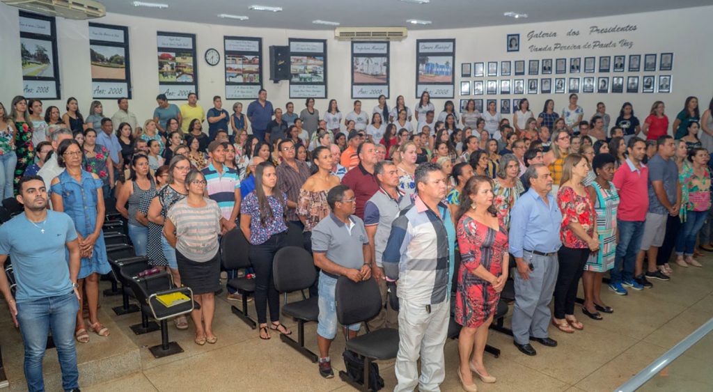 Auditório da Câmara Municipal de Capinópolis lotado durante homenagem (Foto: Gabriel Kazuto)