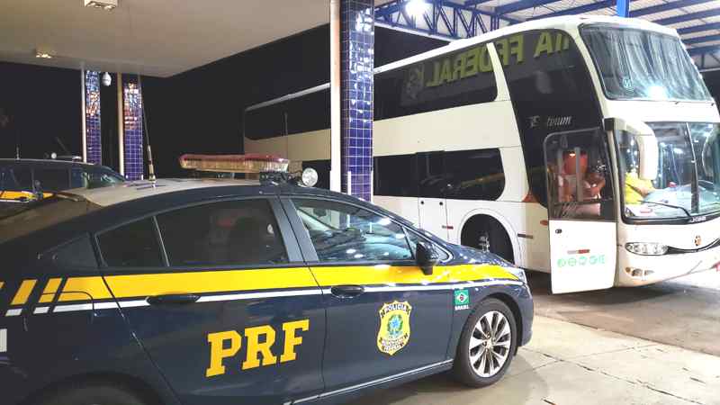 Registro do ônibus contava como 'baixado' no sistema (Foto: PRF/Divulgação)