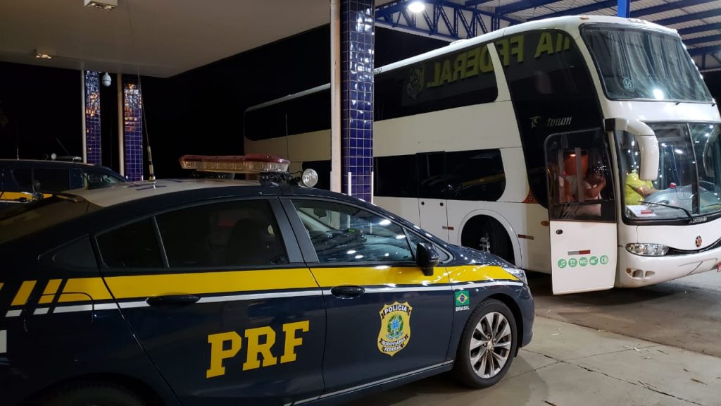 Registro do ônibus contava como 'baixado' no sistema (Foto: PRF/Divulgação) 