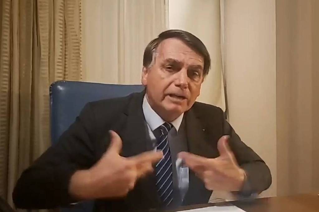 Em live nas redes sociais, Bolsonaro fala sobre reportagem da TV Globo sobre o caso Marielle - Reprodução
