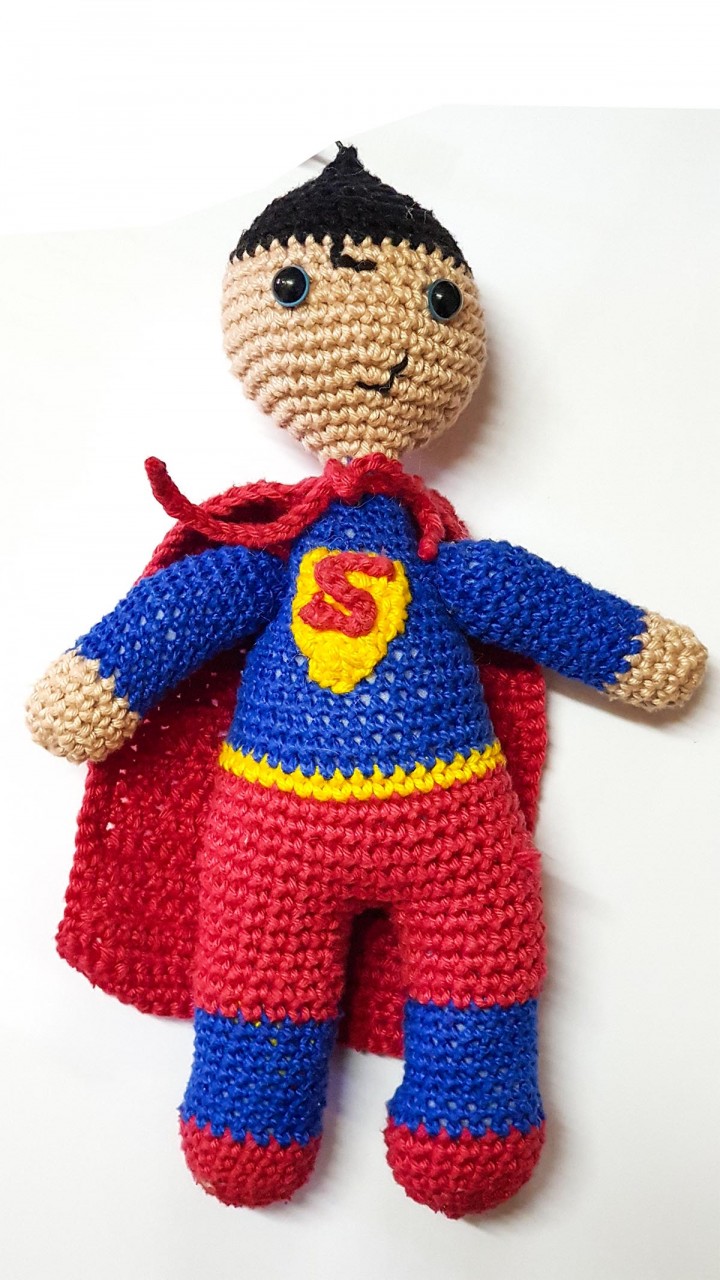 Vendas: Boneco Superman feito com técnica de Amigurumi