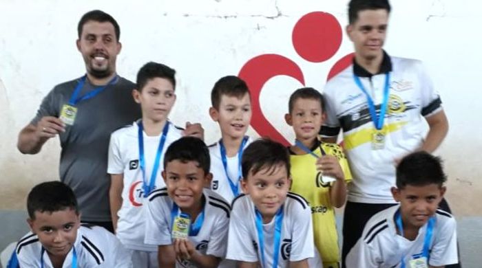 Equipe da ‘Escolinha Camisa 10’ é campeã da Copa Minas Goiás de futsal