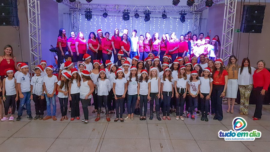 Professores e alunos realizaram um verdadeiro espetáculo de natal durante a 3º edição da cantata (Foto: Paulo Braga/Tudo Em dia)