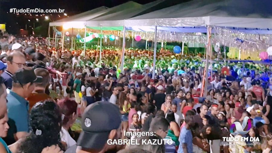 Grande público comparece à 2ª noite do ‘Capim Folia’ em Capinópolis