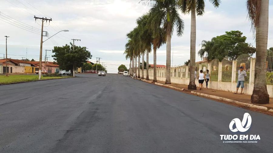 O recapeamento corrigiu danos severos na antiga pavimentação | Foto: Gabriel Kazuto