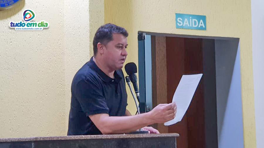 Caetano Neto da Luz durante audiência pública para tratar da falta de abastecimento de água potável no residencial Barbosa II (Foto: Paulo Braga/Tudo Em Dia)