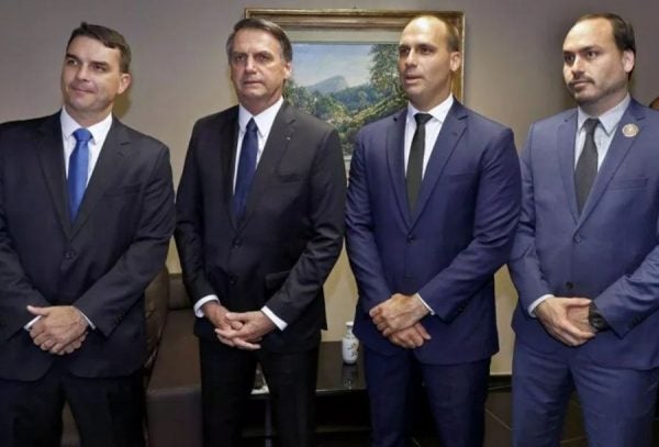 Flávio, Jair, Eduardo e Carlos Bolsonaro. Foto: TSE