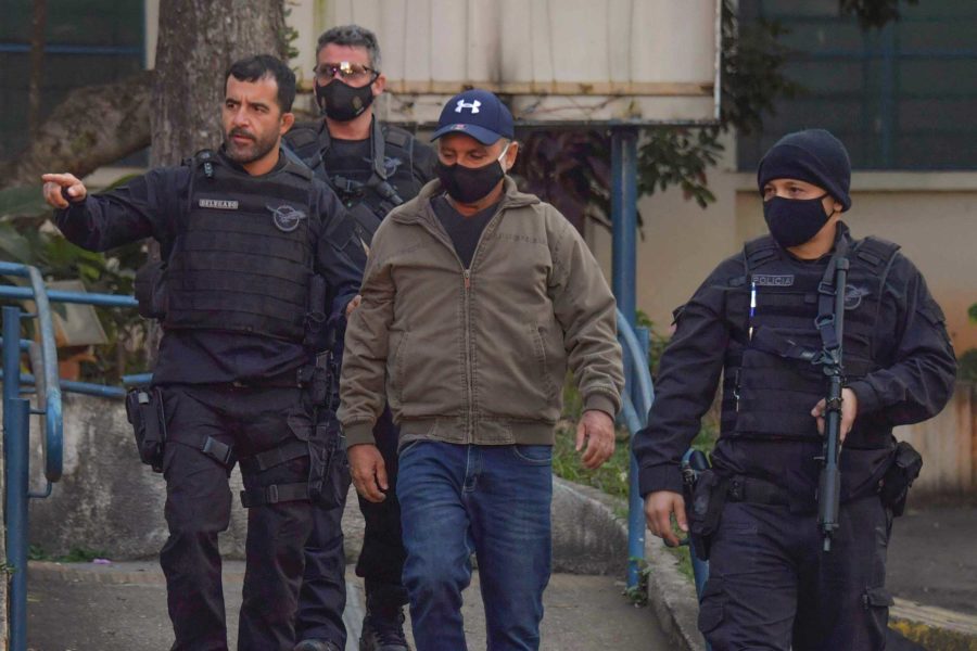  Fabrício Queiroz é preso pela Polícia Civil
