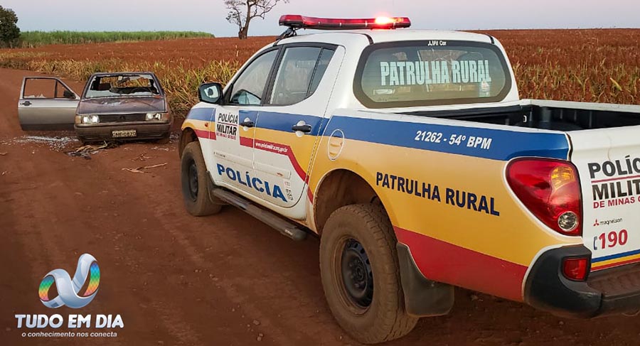 Veículo foi encontrado abandonado na manhã desta quinta-feira (23.jul.2020) | Foto: PMMG/Divulgação