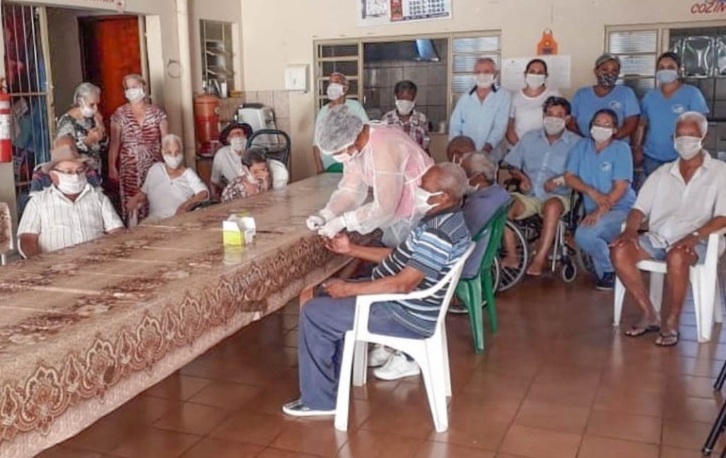 Testagem foi efetuada em todos os assistidos da instituição. Todos testaram negativo para a doença | Foto: Secretaria de Saúde de Capinópolis-MG.