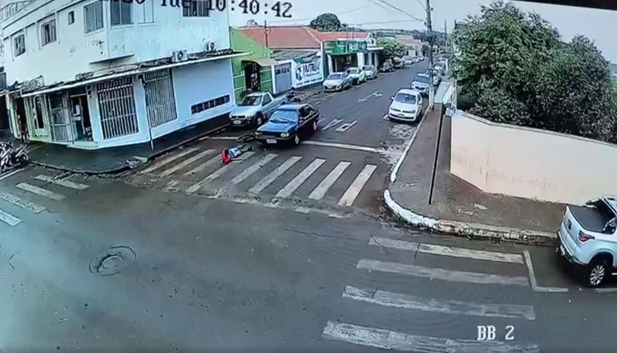  Câmera de segurança flagra acidente no Centro de Capinópolis