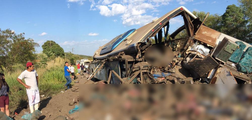 Dezenas morrem em acidente entre caminhão e ônibus no interior de SP