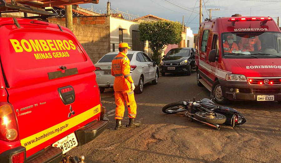  Bombeiros socorrem motociclista em acidente no Platina, em Ituiutaba