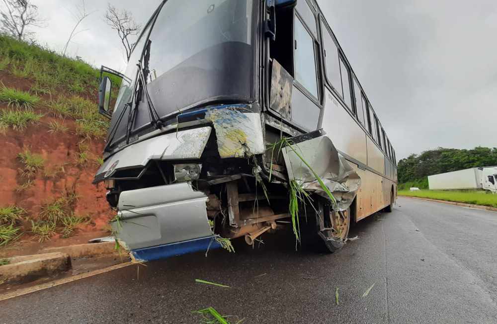 Segundo a PRF, o ônibus é clandestino | Foto: PRF/Divulgação