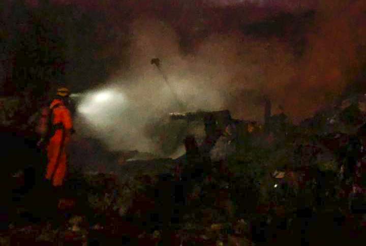  Incêndio atinge ferro velho no Setor Universitário em Ituiutaba
