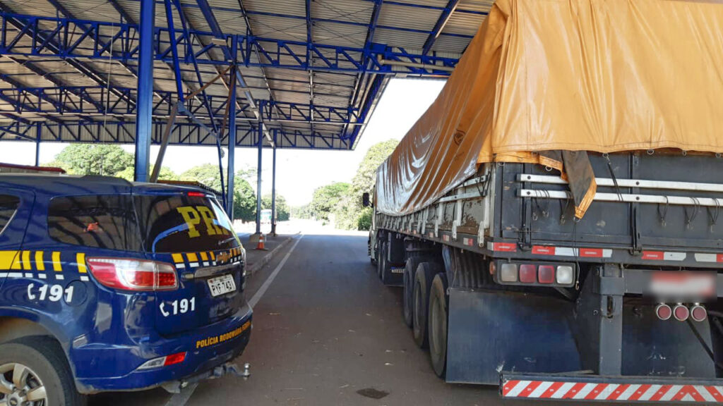 Motorista foi preso pela PRF em Paracatu | Foto: PRF/Divulgação