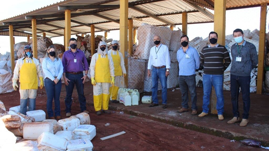 Coleta itinerante de embalagens vazias de agrotóxicos foi realizada em Santa Vitória | Foto: Ascom