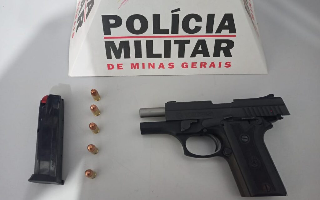 Arma apreendida em Santa Vitória | Foto: PMMG