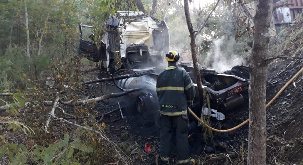 Grave acidente é registrado na BR 365 em Ituiutaba | Foto: Bombeiros/Divulgação