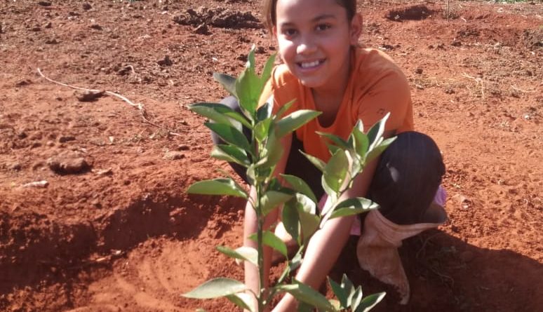 Aluna realiza ação em celebração ao Dia Mundial do Meio Ambiente