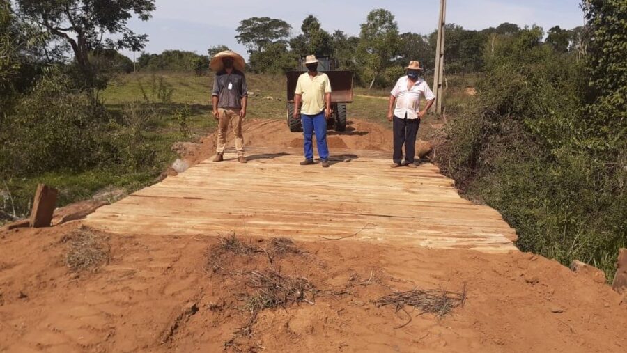 Pontes de madeira são restauradas na zona rural de Santa Vitória