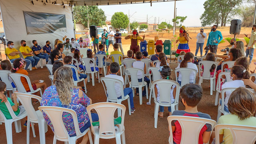 Ação conjunta contou com a participação de alunos da rede municipal de ensino| Foto: PMMA/Divulgação