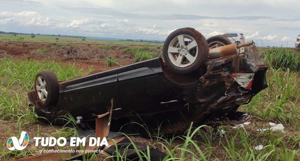 Acidente na MG-226 deixou uma mulher ferida 