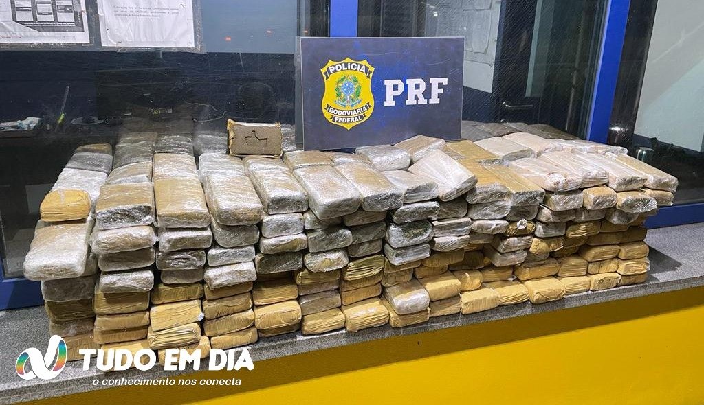 Droga foi apreendida em Uberaba | Foto: PRF/Divulgação