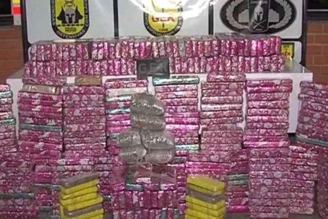 Uberlândia: PM apreende 330kg de maconha embalada para presente de Natal