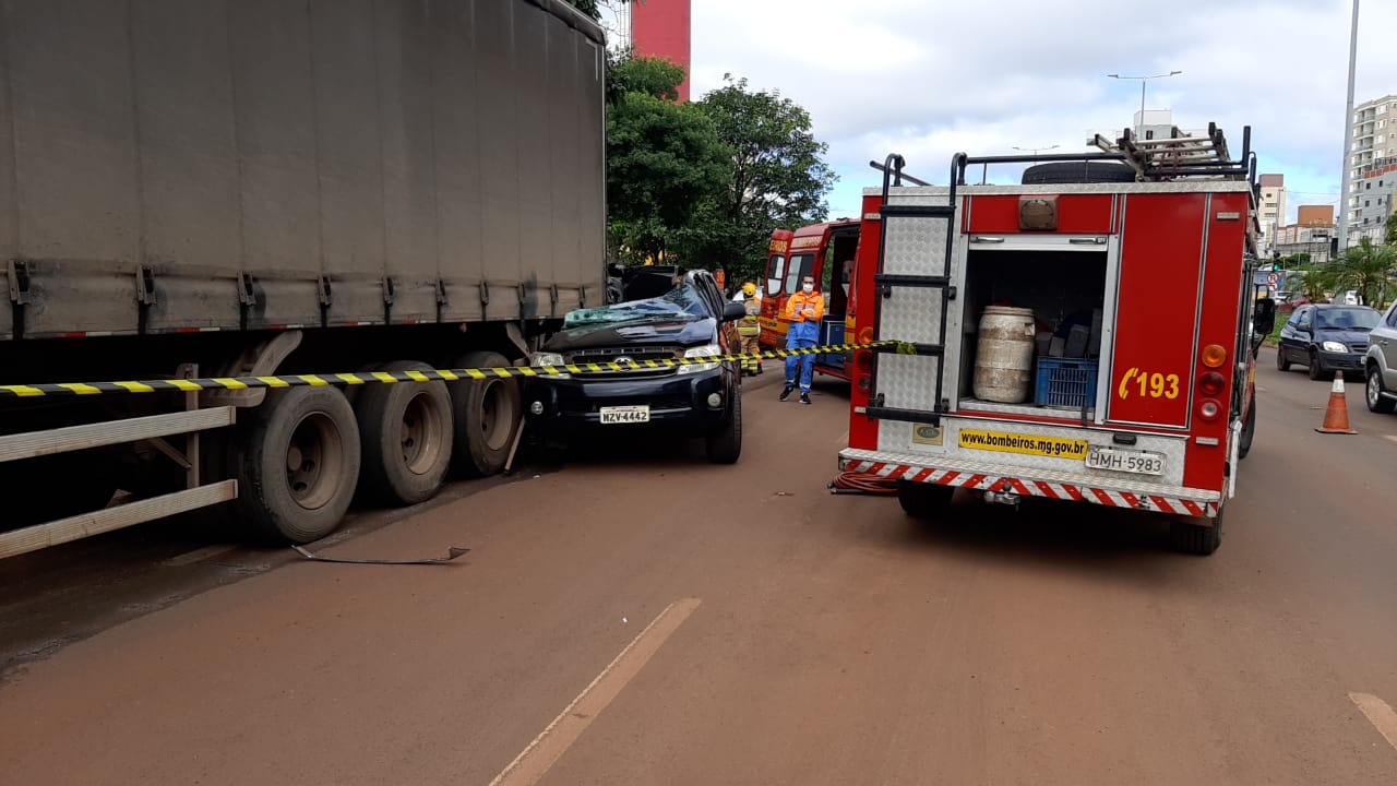 Uberlândia: motorista de caminhonete foge após acidente com morte na Rondon Pacheco