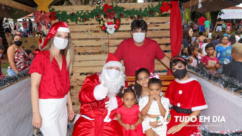 Papai Noel levou alegria às crianças em Capinópolis | Foto: Paulo Braga