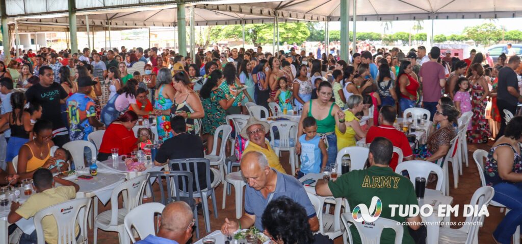 Capinópolis: servidores do município e familiares participam de festa de final de ano