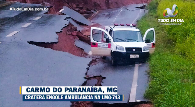 Cratera engole ambulância na LMG-743 em Carmo do Paranaíba