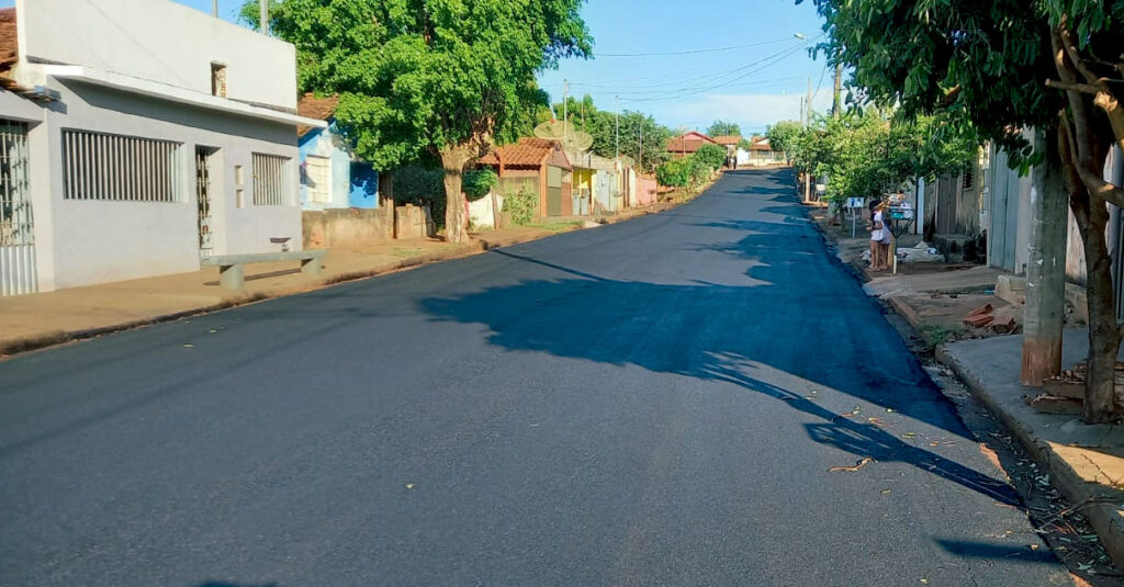 Foto da Avenida Bauzinho recapeada. Ruas e avenidas do bairro São João estão sendo recapeadas