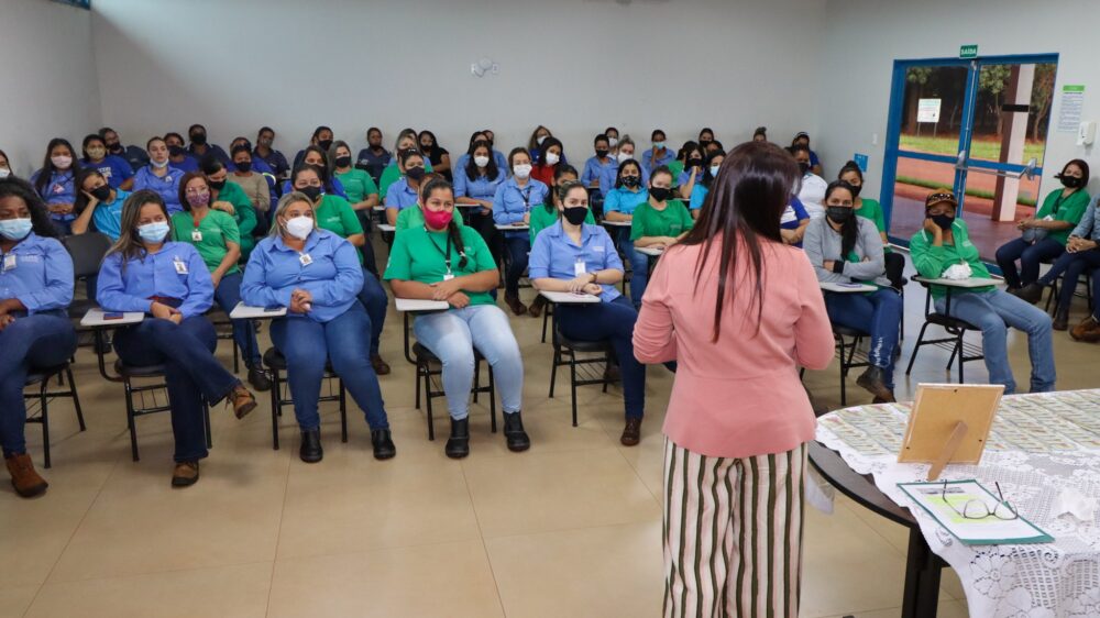 Capinópolis: Usina CRV celebra Dia Internacional da Mulher com palestra motivacional