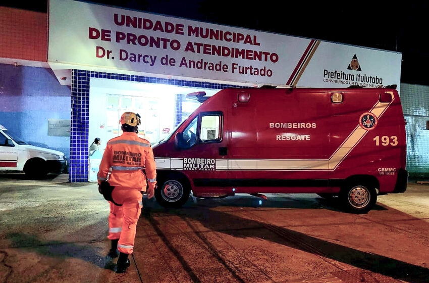 Ituiutaba: bombeiros atendem vítima de colisão entre carro e moto no bairro Brasil