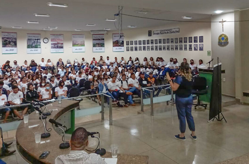 Cartório Eleitoral promove incentivo ao voto de jovens em Capinópolis